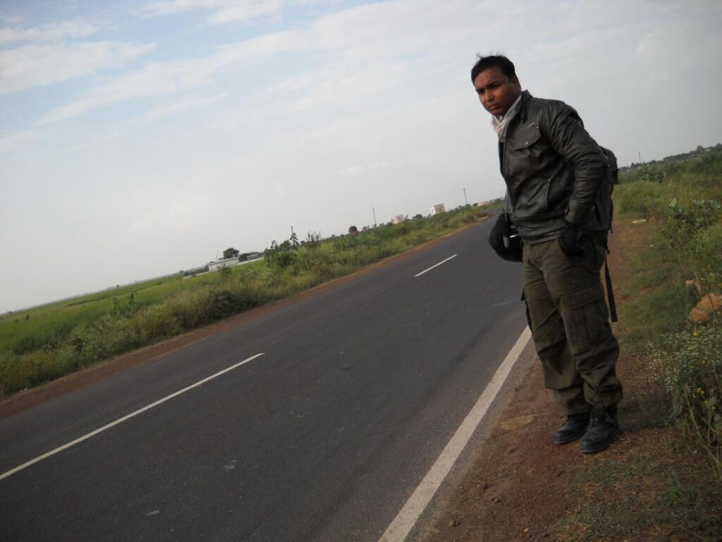 AskDushyant looking tired almost 8 hrs of ride delhi to sarni madhya pradesh year 2009 gurgaon bhopal bike ride memoir