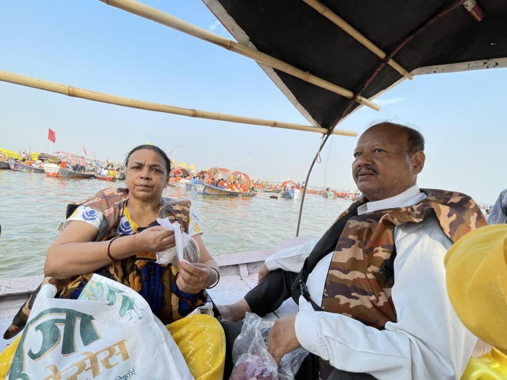 AskDushyant praying rituals at sangam with parents IMG year 2025 mahakumbh yatra from kareli madhyapradesh to prayagraj uttarpradesh memoir 1