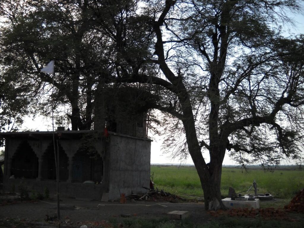 AskDushyant shiv temple i actually stop for water delhi to sarni madhya pradesh year 2009 gurgaon bhopal bike ride memoir