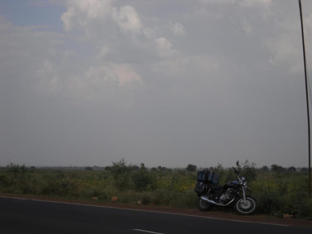 AskDushyant time for rest just crossed shivpuri delhi to sarni madhya pradesh year 2009 gurgaon bhopal bike ride memoir